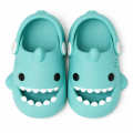 Klapki dla dzieci UNISEX piankowe SHARKY antypoślizgowe w kształcie REKINA 3D