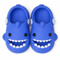 Klapki dla dzieci UNISEX piankowe SHARKY antypoślizgowe w kształcie REKINA 3D