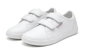 Białe buty dziecięce HOBIBEAR na rzep lekkie sneakersy casual z miękkiej ekoskóry