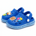 Niebieskie klapki dziecięce UNISEX lekkie sandałki piankowe z ozdobnymi przypinkami