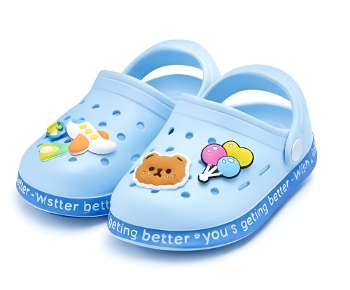 Błękitne klapki dziecięce UNISEX lekkie sandałki piankowe z ozdobnymi przypinkami