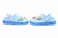 Błękitne klapki dziecięce UNISEX lekkie sandałki piankowe z ozdobnymi przypinkami