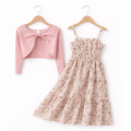 Sukienka dziewczęca w kwiaty z różowym bolerkiem – elegancki komplet na wyjątkowe okazje