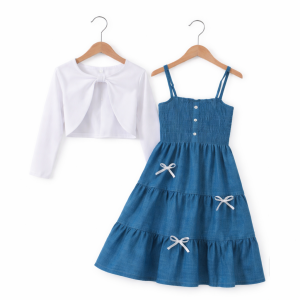 Sukienka dziewczęca granatowa z białym bolerkiem – elegancki komplet na wyjątkowe okazje