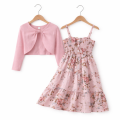 Sukienka dziewczęca w kwiaty z różowym bolerkiem – elegancki różowy komplet na wyjątkowe okazje
