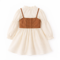 Sukienka dziewczęca z kamizelką dla dzieci – elegancki komplet mleczny z brązowym akcentem